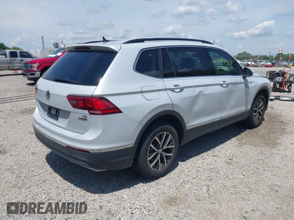 2018 Volkswagen Tiguan SEL z VIN 3VV2B7AX6JM195125, wystawiony jako IAAI lot #42523047 z przebiegiem 73 926 mil mil oraz . Historia ofert i sprzedaży dostępna na DreamBid. Obrazek 4.