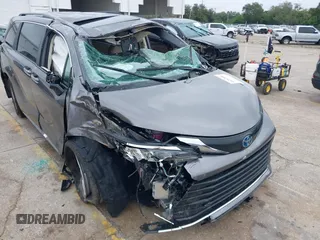 2024 Toyota Sienna XLE z VIN 5TDYRKEC2RS220855, wystawiony jako IAAI lot #41213081 z przebiegiem 2 852 mil mil oraz . Historia ofert i sprzedaży dostępna na DreamBid. Obrazek 6.