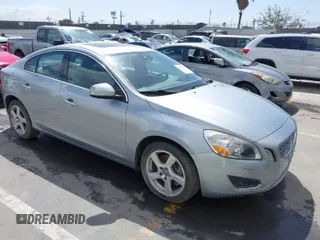 2013 Volvo S60 T5 with VIN YV1612FH1D1223643, listed as a IAAI auction lot 41955195 with 142,493 mi miles. Bid and sale history available at carsss.com. Image 1.