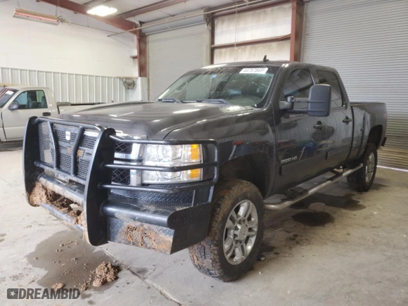 2011 Chevrolet Silverado 2500HD LT with VIN 1GC1KXC80BF230209, listed as a Copart auction lot 44757865 with 325,580 mi miles and Non Repairable. Bid and sale history available at carsss.com. Image 1.