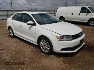 2014 Volkswagen Jetta Sedan SE w/Connectivity with VIN 3VWD07AJ0EM441517, listed as a Copart auction lot 65257454 with 132,987 mi miles and Salvage Title. Bid and sale history available at carsss.com. Image 4.