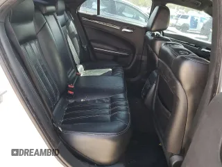 2019 Chrysler 300 S z VIN 2C3CCABG5KH539446, wystawiony jako Copart lot #51157275 z przebiegiem 164 346 mil mil oraz Szkoda całkowita • Salvage title. Historia ofert i sprzedaży dostępna na DreamBid. Obrazek 10.