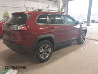2019 Jeep Cherokee Trailhawk z VIN 1C4PJMBX0KD361981, wystawiony jako IAAI lot #42074093 z przebiegiem 56 989 mil mil oraz . Historia ofert i sprzedaży dostępna na DreamBid. Obrazek 4.