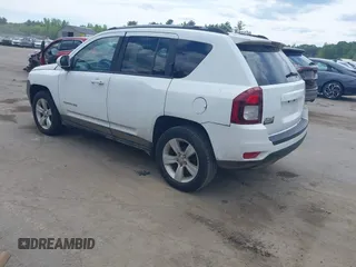 2016 Jeep Compass Latitude z VIN 1C4NJDEB6GD596061, wystawiony jako IAAI lot #42623673 z przebiegiem 180 777 mil mil oraz . Historia ofert i sprzedaży dostępna na DreamBid. Obrazek 3.