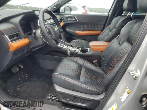 2022 Mitsubishi Outlander SEL z VIN JA4J4VA88NZ030435, wystawiony jako Copart lot #56203155 z przebiegiem 39 055 mil mil oraz Szkoda całkowita • Salvage title. Historia ofert i sprzedaży dostępna na DreamBid. Obrazek 7.