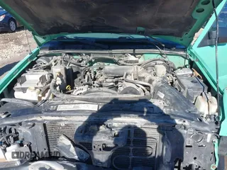 2002 Chevrolet S-10 LS with VIN 1GCDT19W228228916, listed as a IAAI auction lot 40902812 with 247,233 mi miles. Bid and sale history available at carsss.com. Image 10.
