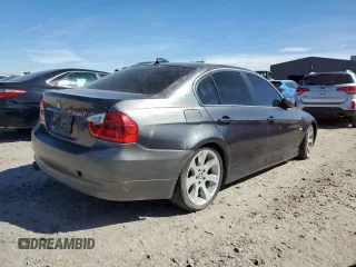 2006 BMW 3 Series 330i z VIN WBAVB33556KS36808, wystawiony jako Copart lot #50209425 z przebiegiem 156 235 mil mil oraz Czysty tytuł • Clean title. Historia ofert i sprzedaży dostępna na DreamBid. Obrazek 3.