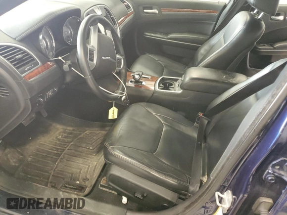 2013 Chrysler 300 z VIN 2C3CCAAG3DH699216, wystawiony jako Copart lot #59239475 z przebiegiem 131 731 mil mil oraz Nie do naprawy • Non repairable. Historia ofert i sprzedaży dostępna na DreamBid. Obrazek 7.