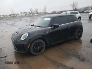 2023 MINI Hardtop Cooper SE with VIN WMW13DJ04P2U22804, listed as a Copart auction lot 51372015 with 30,903 mi miles and Salvage title. Bid and sale history available at DreamBid. Image 1.