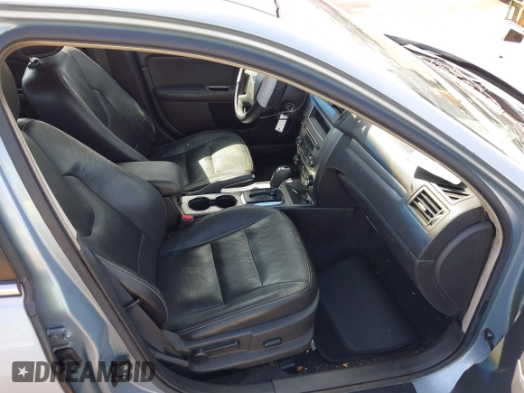 2010 Ford Fusion Hybrid z VIN 3FADP0L3XAR138980, wystawiony jako IAAI lot #41545161 z przebiegiem 92 386 mil mil oraz . Historia ofert i sprzedaży dostępna na DreamBid. Obrazek 5.