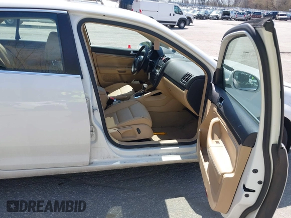 2009 Volkswagen Jetta SE z VIN 3VWRM71K99M057390, wystawiony jako IAAI lot #42094648 z przebiegiem 168 533 mil mil oraz . Historia ofert i sprzedaży dostępna na DreamBid. Obrazek 5.