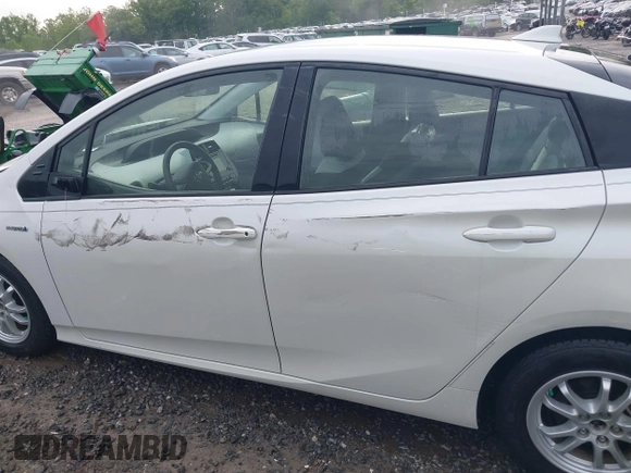 2016 Toyota Prius Two z VIN JTDKBRFUXG3519518, wystawiony jako IAAI lot #42209957 z przebiegiem 55 089 mil mil oraz . Historia ofert i sprzedaży dostępna na DreamBid. Obrazek 14.