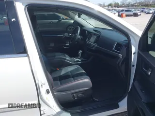 2019 Toyota Highlander SE with VIN 5TDJZRFH0KS620178, listed as a IAAI auction lot 41829974 with 73,701 mi miles. Bid and sale history available at carsss.com. Image 5.