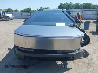 2024 Tesla Cybertruck с VIN 7G2CEHED5RA053763, выставлен на аукционе IAAI как лот 42337217 с пробегом Не указан миль и . История ставок и продаж доступна на DreamBid. Изображение 11.