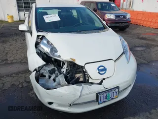2015 Nissan LEAF SV with VIN 1N4AZ0CPXFC302167, listed as a IAAI auction lot 41636233 with 89,516 mi miles. Bid and sale history available at carsss.com. Image 6.