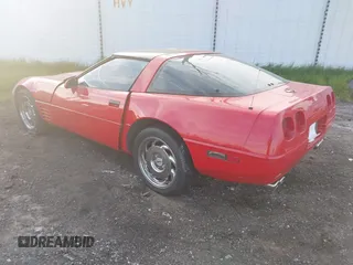 1991 Chevrolet Corvette z VIN 1G1YY2385M5117941, wystawiony jako IAAI lot #41408362 z przebiegiem Nie podano mil oraz . Historia ofert i sprzedaży dostępna na DreamBid. Obrazek 3.