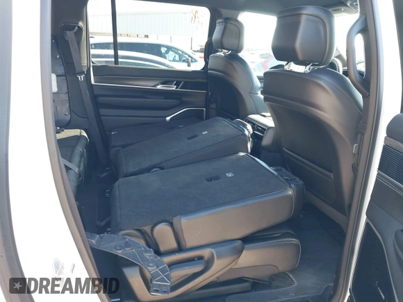 2024 Jeep Wagoneer Series II с VIN 1C4SJRBP6RS135179, выставлен на аукционе IAAI как лот 41689875 с пробегом 27 162 миль миль и . История ставок и продаж доступна на DreamBid. Изображение 8.