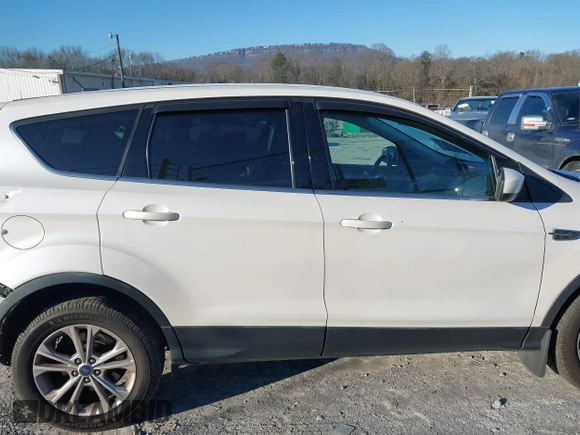 2017 Ford Escape SE z VIN 1FMCU0GD5HUB35744, wystawiony jako IAAI lot #41389972 z przebiegiem 171 623 mil mil oraz . Historia ofert i sprzedaży dostępna na DreamBid. Obrazek 14.