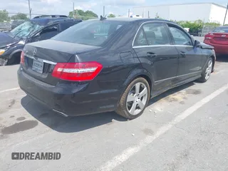 2011 Mercedes-Benz E 350 Luxury z VIN WDDHF5GB0BA307452, wystawiony jako IAAI lot #42151120 z przebiegiem 129 745 mil mil oraz . Historia ofert i sprzedaży dostępna na DreamBid. Obrazek 4.