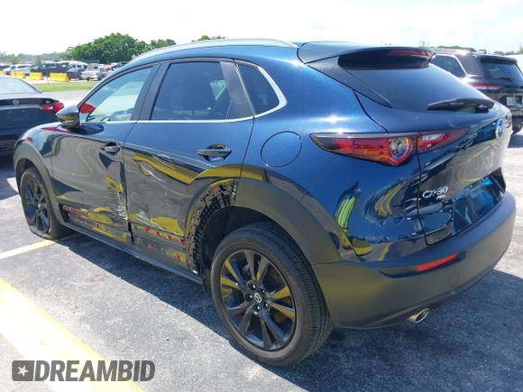 2024 Mazda CX-30 S Select Sport z VIN 3MVDMBBM0RM697731, wystawiony jako IAAI lot #42329490 z przebiegiem 17 675 mil mil oraz . Historia ofert i sprzedaży dostępna na DreamBid. Obrazek 3.