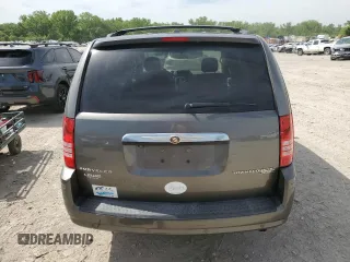 2010 Chrysler Town & Country Touring z VIN 2A4RR5D16AR415368, wystawiony jako Copart lot #55738015 z przebiegiem 127 871 mil mil oraz Szkoda całkowita • Salvage title. Historia ofert i sprzedaży dostępna na DreamBid. Obrazek 6.