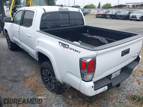 2023 Toyota Tacoma SR5 z VIN 3TMAZ5CNXPM208862, wystawiony jako IAAI lot #42206860 z przebiegiem 11 354 mil mil oraz . Historia ofert i sprzedaży dostępna na DreamBid. Obrazek 3.
