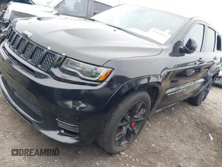 2017 Jeep Grand Cherokee SRT z VIN 1C4RJFDJ7HC683240, wystawiony jako IAAI lot #41919995 z przebiegiem 122 030 mil mil oraz . Historia ofert i sprzedaży dostępna na DreamBid. Obrazek 22.