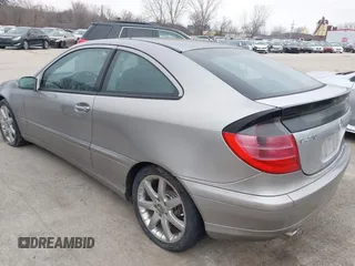 2003 Mercedes-Benz C 230 Kompressor z VIN WDBRN40J63A480020, wystawiony jako IAAI lot #41502077 z przebiegiem 188 774 mil mil oraz . Historia ofert i sprzedaży dostępna na DreamBid. Obrazek 3.