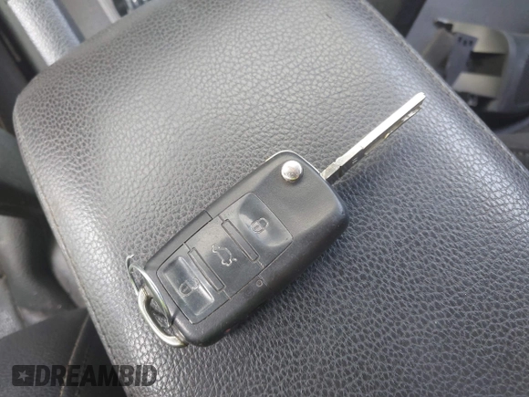 2010 Volkswagen Jetta Wolfsburg Edition z VIN 3VWRJ7AJ1AM024548, wystawiony jako IAAI lot #42281115 z przebiegiem 163 666 mil mil oraz . Historia ofert i sprzedaży dostępna na DreamBid. Obrazek 11.