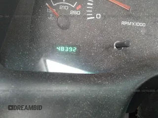 2001 Dodge 2500 z VIN 3B7KF26Z41M544444, wystawiony jako IAAI lot #27156666 z przebiegiem 48 392 mil mil oraz . Historia ofert i sprzedaży dostępna na DreamBid. Obrazek 7.