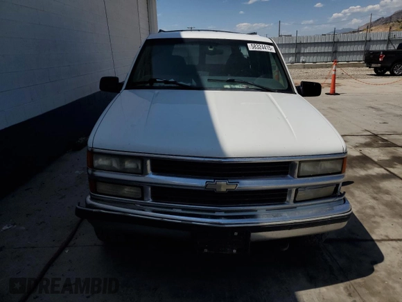 1999 Chevrolet Suburban with VIN 3GNFK16R4XG190883, listed as a Copart auction lot 58324415 with 228,782 mi miles and Salvage title. Bid and sale history available at DreamBid. Image 5.