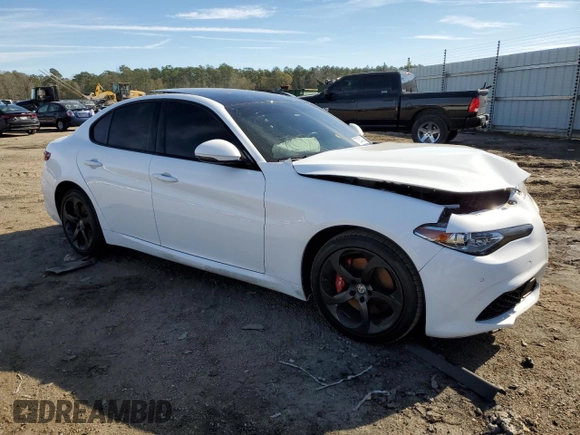 2018 Alfa Romeo Giulia with VIN ZARFAEDN7J7567993, listed as a Copart auction lot 72034332 with 35,437 mi miles. Bid and sale history available at carsss.com. Image 4.