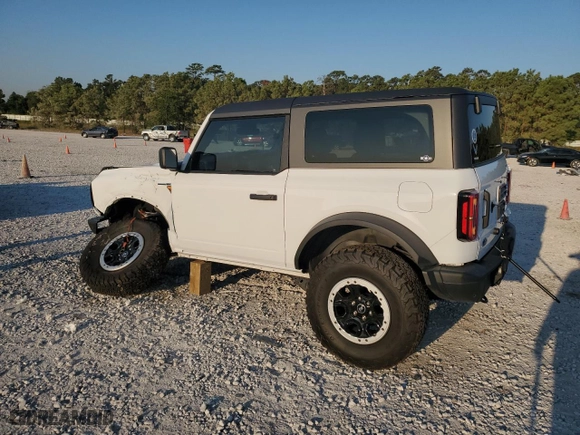 2023 Ford Bronco with VIN 1FMDE5CP6PLB70070, listed as a Copart auction lot 73353684 with 6,810 mi miles and Clean Title. Bid and sale history available at carsss.com. Image 2.
