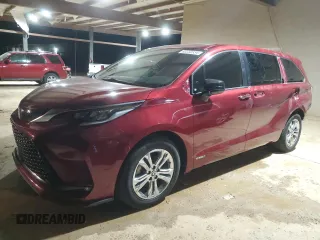 2021 Toyota Sienna XSE with VIN 5TDDSKFC4MS003737, listed as a Copart auction lot 83232334 with 63,938 mi miles and Salvage Title. Bid and sale history available at carsss.com. Image 1.