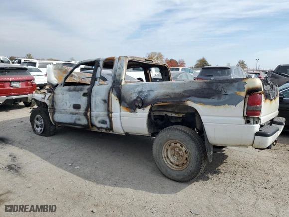 2000 Dodge Ram 1500 with VIN 1B7HF13Z8YJ159968, listed as a Copart auction lot 77462274 with 0 mi miles and Non Repairable. Bid and sale history available at carsss.com. Image 2.