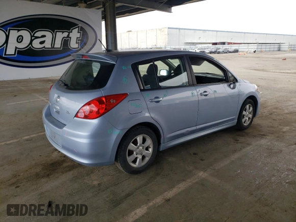 2011 Nissan Versa S z VIN 3N1BC1CP4BL496590, wystawiony jako Copart lot #60434735 z przebiegiem 113 425 mil mil oraz Szkoda całkowita • Salvage title. Historia ofert i sprzedaży dostępna na DreamBid. Obrazek 3.