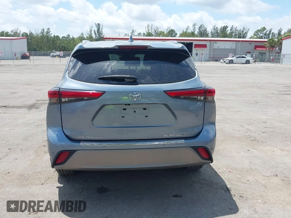 2022 Toyota Highlander Platinum z VIN 5TDFZRBHXNS175366, wystawiony jako IAAI lot #42149787 z przebiegiem 32 235 mil mil oraz . Historia ofert i sprzedaży dostępna na DreamBid. Obrazek 16.