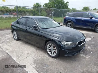 2016 BMW 3 Series 320i z VIN WBA8E1G53GNT35842, wystawiony jako IAAI lot #42444662 z przebiegiem 122 632 mil mil oraz . Historia ofert i sprzedaży dostępna na DreamBid. Obrazek 1.