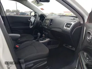 2017 Jeep Compass Sport z VIN 3C4NJDAB1HT642199, wystawiony jako IAAI lot #41237141 z przebiegiem 85 650 mil mil oraz . Historia ofert i sprzedaży dostępna na DreamBid. Obrazek 5.