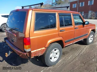2001 Jeep Cherokee Sport with VIN 1J4FF48S01L629502, listed as a IAAI auction lot 41599707 with 222,623 mi miles. Bid and sale history available at carsss.com. Image 4.