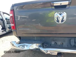 2019 Ram 1500 Big Horn z VIN 1C6RRFFG8KN743717, wystawiony jako IAAI lot #40321463 z przebiegiem 89 387 mil mil oraz . Historia ofert i sprzedaży dostępna na DreamBid. Obrazek 18.