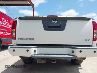 2021 Nissan Frontier SV z VIN 1N6ED0EA7MN705315, wystawiony jako IAAI lot #42080403 z przebiegiem 44 031 mil mil oraz . Historia ofert i sprzedaży dostępna na DreamBid. Obrazek 20.