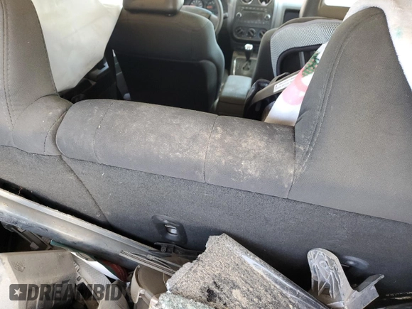 2009 Jeep Patriot Sport z VIN 1J4FT28A59D167643, wystawiony jako Copart lot #49856125 z przebiegiem 186 838 mil mil oraz Szkoda całkowita • Salvage title. Historia ofert i sprzedaży dostępna na DreamBid. Obrazek 10.