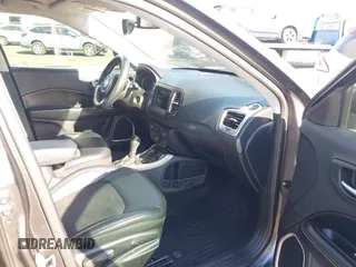 2017 Jeep Compass Latitude z VIN 3C4NJDBB9HT667415, wystawiony jako IAAI lot #40755033 z przebiegiem 106 943 mil mil oraz . Historia ofert i sprzedaży dostępna na DreamBid. Obrazek 5.