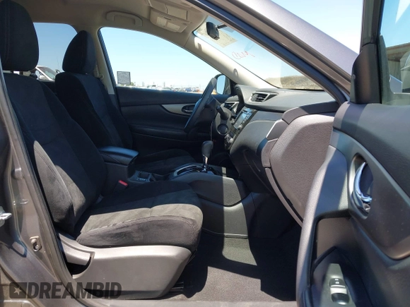 2015 Nissan Rogue SV z VIN 5N1AT2MK1FC853092, wystawiony jako IAAI lot #42327990 z przebiegiem 92 794 mil mil oraz . Historia ofert i sprzedaży dostępna na DreamBid. Obrazek 5.