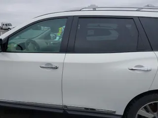 2014 Nissan Pathfinder SV with VIN 5N1AR2MN8EC633911, listed as a IAAI auction lot 41427334 with 128,467 mi miles. Bid and sale history available at carsss.com. Image 14.