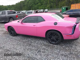 2018 Dodge Challenger SXT z VIN 2C3CDZAG8JH310769, wystawiony jako IAAI lot #42398650 z przebiegiem 136 012 mil mil oraz . Historia ofert i sprzedaży dostępna na DreamBid. Obrazek 14.