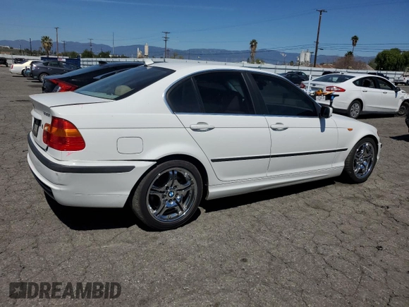 2005 BMW 3 Series 330i with VIN WBAEV53455KM41084, listed as a Copart auction lot 50338425 with 223,116 mi miles and Salvage title. Bid and sale history available at DreamBid. Image 3.