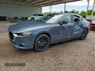 2025 Mazda 3 S Carbon Edition z VIN JM1BPBCM2S1775329, wystawiony jako Copart lot #58471675 z przebiegiem 4 136 mil mil oraz Szkoda całkowita • Salvage title. Historia ofert i sprzedaży dostępna na DreamBid. Obrazek 1.