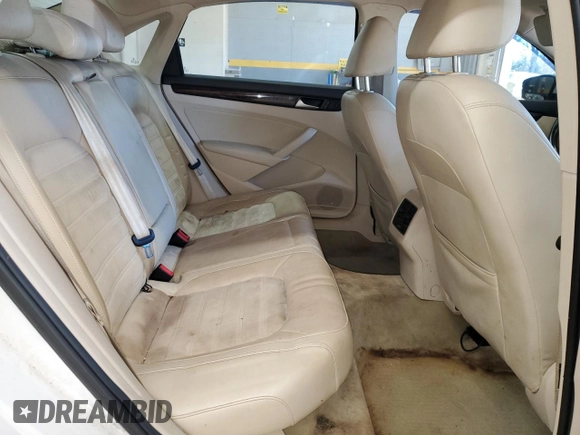 2014 Volkswagen Passat SEL Premium with VIN 1VWCS7A37EC031578, listed as a Copart auction lot 88083095 with 180,582 mi miles and Clean Title. Bid and sale history available at carsss.com. Image 10.